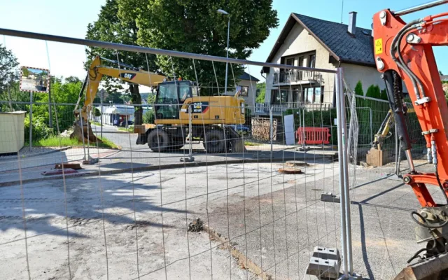 Obnova vodovodních trubek ve Dvoře Králové pokračuje. Práce postupují do závěrečné fáze