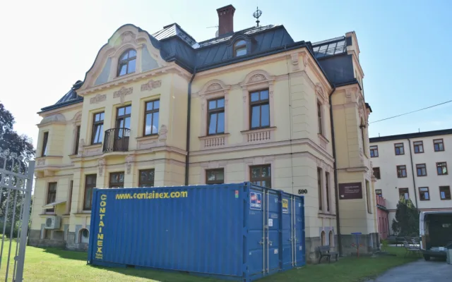Kraj zahájil stavbu nového domova ve Vrchlabí. Ubytování v něm najde další 34 klientů