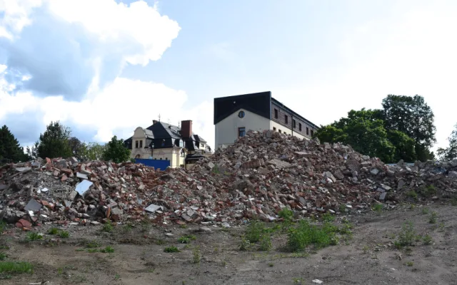 Kraj zahájil stavbu nového domova ve Vrchlabí. Ubytování v něm najde další 34 klientů