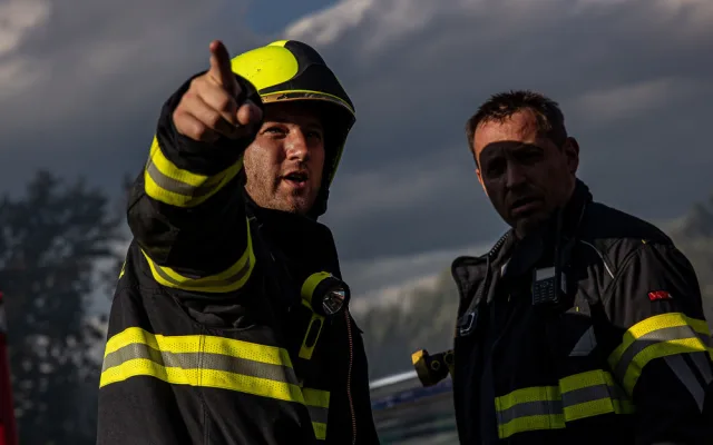 Desítky hasičů uháněly krotit plameny do Velkého Třebešova