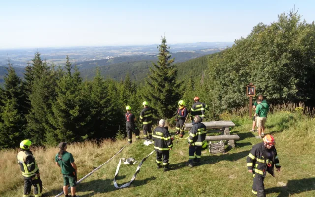 Strážci KRNAP zabránili v Krkonoších možnému požáru lesa, hořela hrabanka