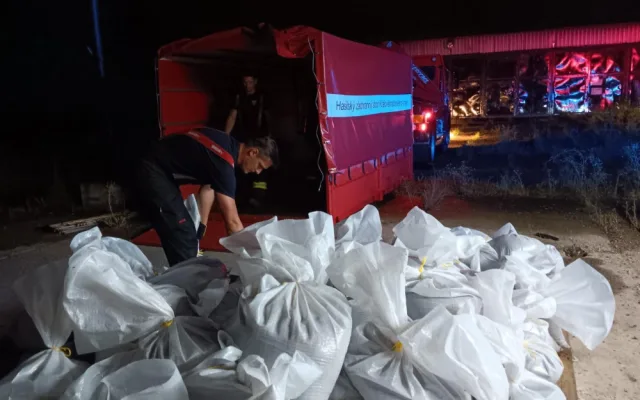 Bouřky zpustošily Královéhradecký kraj. Hasiči museli k více než stovce případů