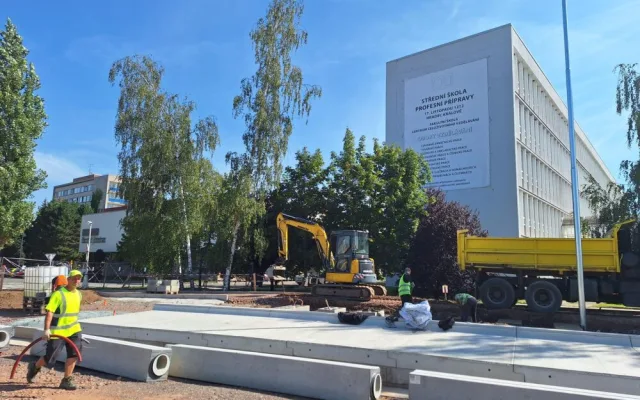Práce na hradecké Miletě pokračují podle plánu. Chystá se zprovoznění nového úseku