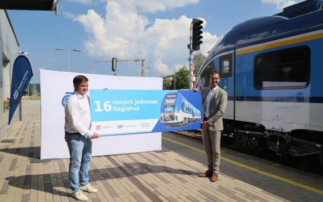 FOTO: Modernizace na kolejích. Královéhradecký kraj zavádí nové motorové vlaky RegioFox