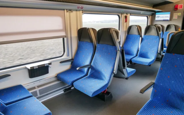 FOTO: Modernizace na kolejích. Královéhradecký kraj zavádí nové motorové vlaky RegioFox