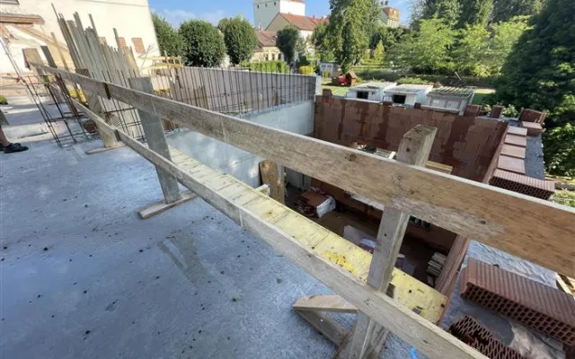 I přes komplikace je rekonstrukce jičínské knihovny Václava Čtvrtka v polovině