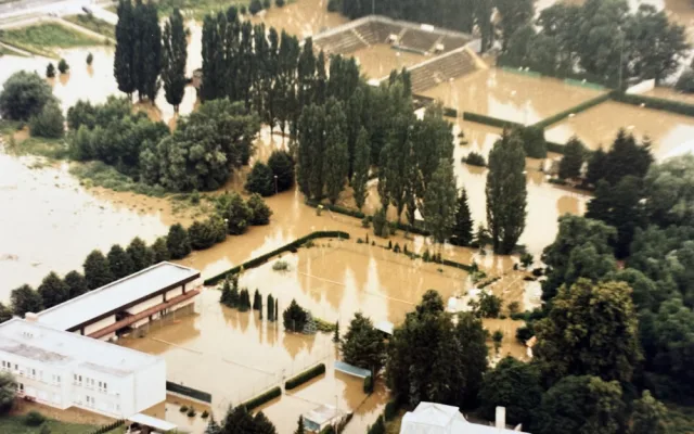 VIDEO: Jak vypadala ničivá povodeň roku 1997 v Hradci Králové?
