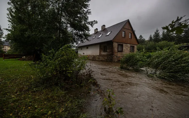 Hasiči v hradeckém kraji dnes zasahovali kvůli počasí u více než 210 událostí