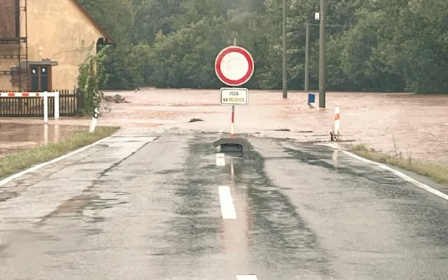 Za poslední hodiny se situace v Královéhradeckém kraji zhoršila. Povodňový stav je na 12 místech