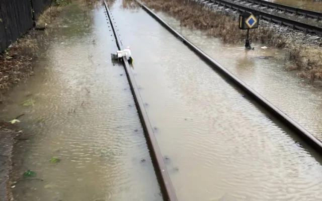 Nejhorší situace v Královéhradeckém kraji je na Broumovsku. Hasiči museli evakuovat několik obyvatel