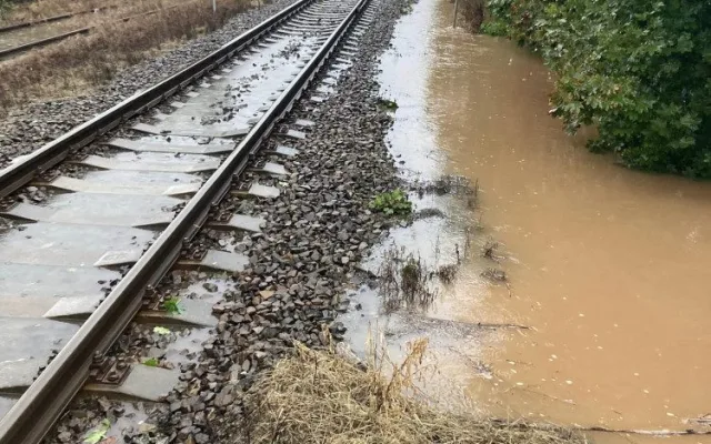 Nejhorší situace v Královéhradeckém kraji je na Broumovsku. Hasiči museli evakuovat několik obyvatel