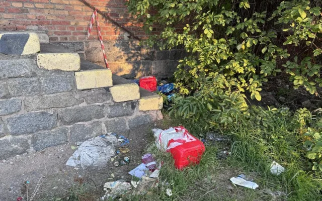 Hradecký Holubí dům: Od československé výpravny ke squatu, který půjde k zemi