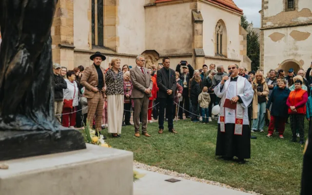 FOTO: Miletín slaví 900 let. Během oslav odhalil bronzové sousoší EPOPEJ MILETÍNA