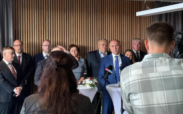 Politici v Královéhradeckém kraji podepsali koaliční smlouvu. Současný hejtman míří do opozice