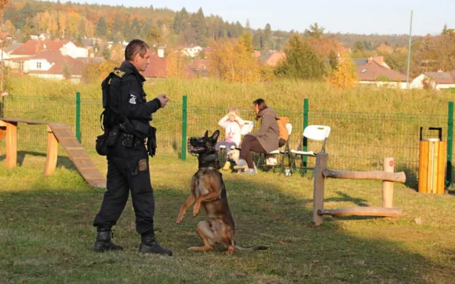 Dvůr Králové nad Labem otevřelo nové psí hřiště