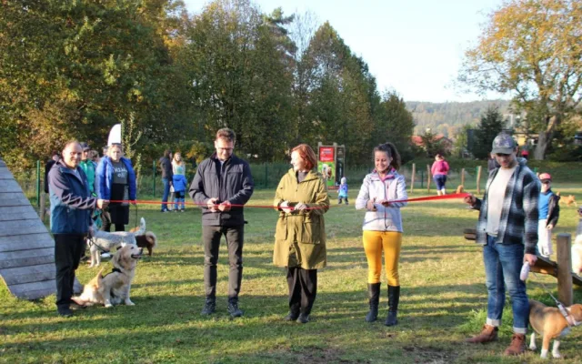 Dvůr Králové nad Labem otevřelo nové psí hřiště