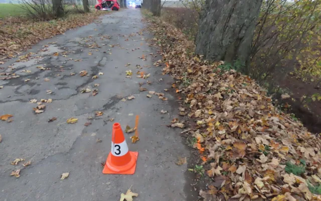 FOTO: Těžká nehoda na Rychnovsku. Vrtulníky transportovaly zraněné do nemocnic