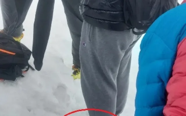 FOTO: Horská služba dnes musela zachraňovat devět turistů na Sněžce