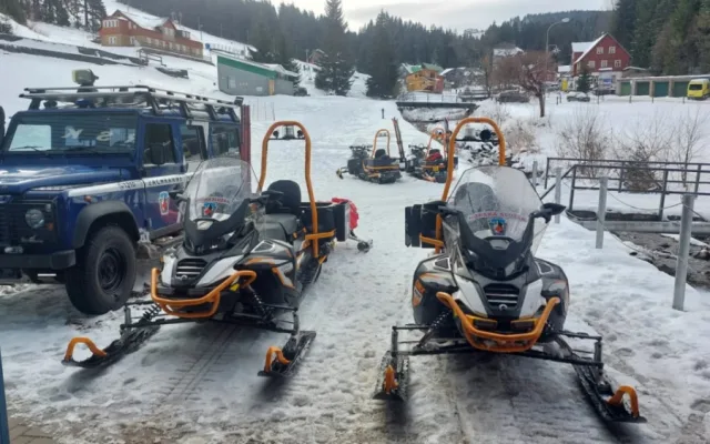 FOTO: Horská služba dnes musela zachraňovat devět turistů na Sněžce