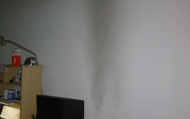Na Náchodsku začal hořel počítač ve třetím patře. Zasahovalo pět jednotek