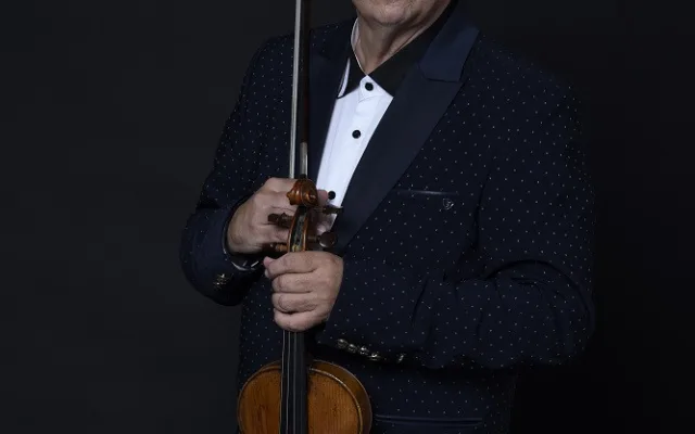 Soutok Labe s Orlicí miluji, říká houslový virtuos Jaroslav Svěcený. Příští rok oslaví 40 let na scéně
