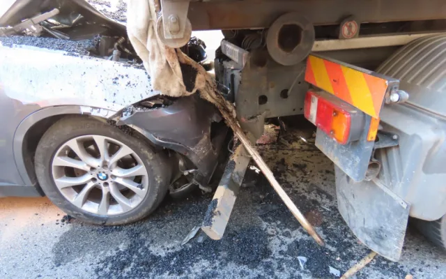 Řidič, který na Náchodsku vjel do lidí, byl obviněn i z usmrcení z nedbalosti