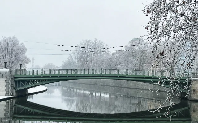 Neděle přinese mráz, námrazu a smog, řidiči by měli být opatrní