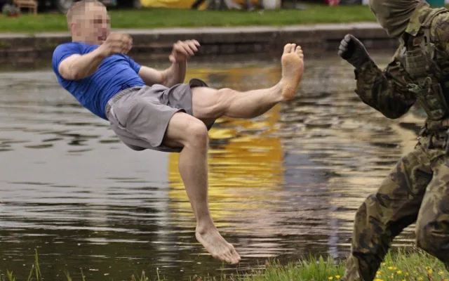 V centru Hradce Králové se bude opět skákat z mostu do Labe, je tu další Branný závod