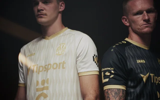Fotbaloví Votroci odhalili výroční dresy. Zdobí je zlatá barva i vzor z muzea
