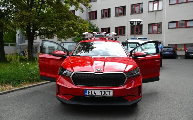 Parkování v Hradci začíná monitorovat speciální auto. Za hodinu zkontroluje 10 tisíc aut