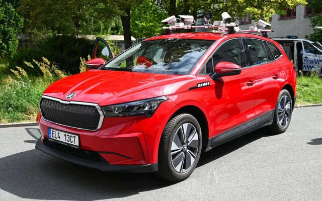 Parkování v Hradci začíná monitorovat speciální auto. Za hodinu zkontroluje 10 tisíc aut