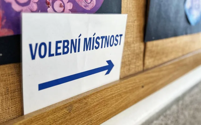 Začíná druhý volební den. Lidé dnes zvolí nové poslance