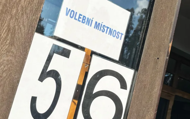 Začíná druhý volební den. Lidé dnes zvolí nové poslance