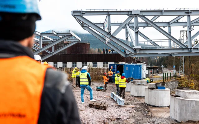 Unikátní mostní konstrukce začala propojovat areály Medvědín a Svatý Petr v Krkonoších