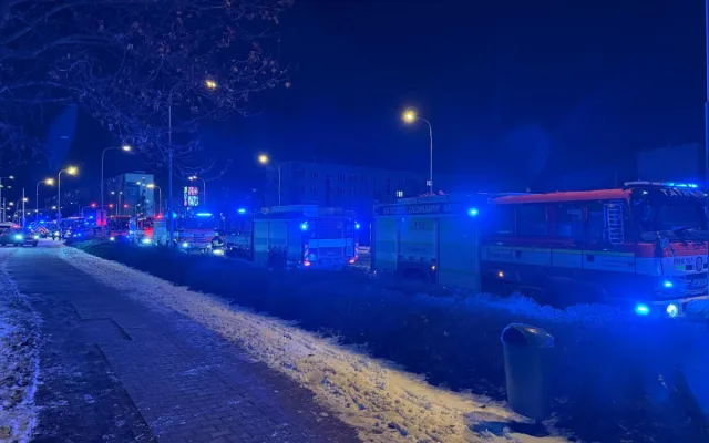 Muž v hradeckém obchodním centru zranil nožem dva lidi. Je podezřelý z pokusu o vraždu.