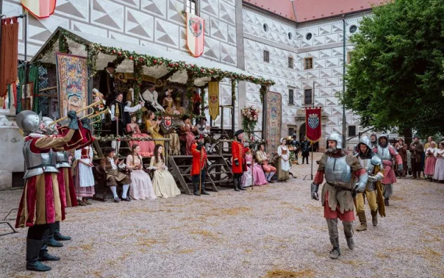 Princezna stokrát jinak jde má předpremiéru v Hradci Králové. Natáčela se u nás