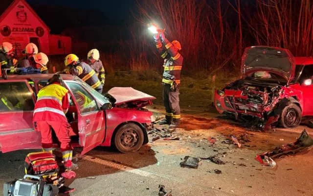 Podruhé se narodil, řidiče vytáhli ze sešrotovaného auta v Hradci na Slezském hasiči