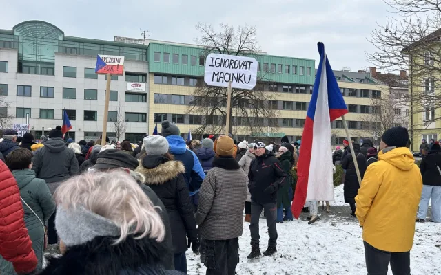 GALERIE: V Hradci Králové se na podporu prezidenta sešly stovky lidí
