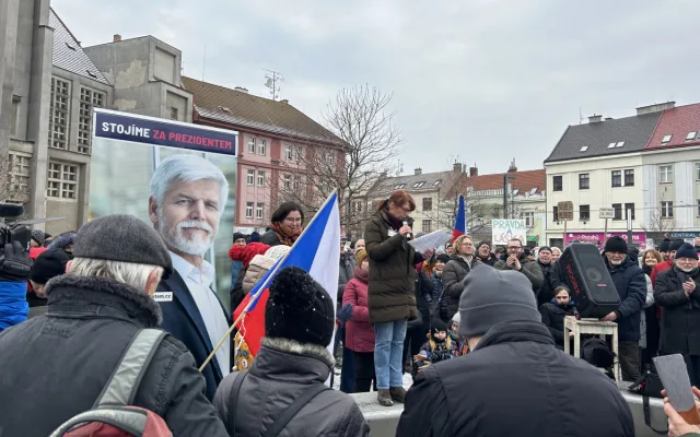 GALERIE: V Hradci Králové se na podporu prezidenta sešly stovky lidí