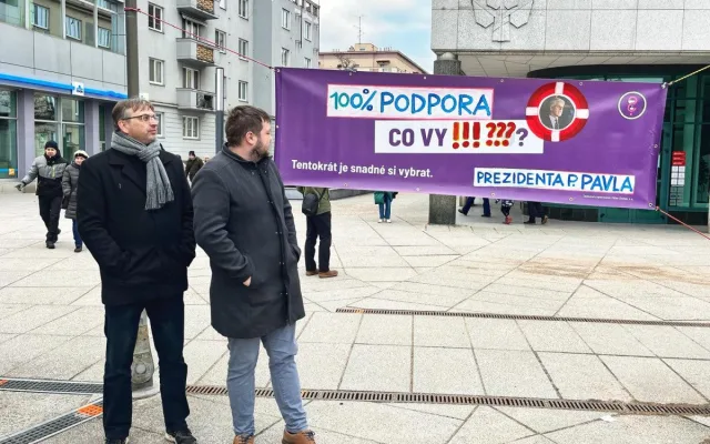 FOTO: V Hradci se už podruhé sešly stovky lidí na podporu prezidenta