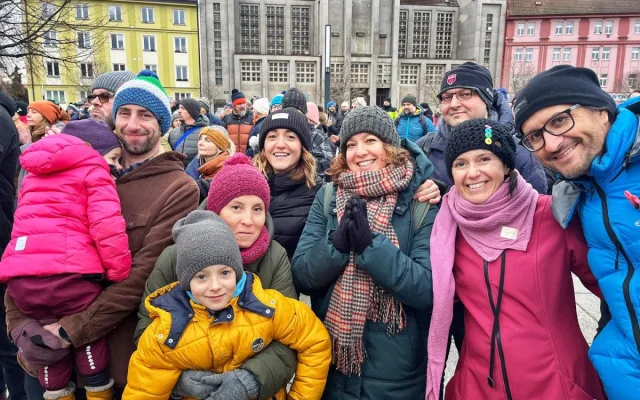 FOTO: V Hradci se už podruhé sešly stovky lidí na podporu prezidenta