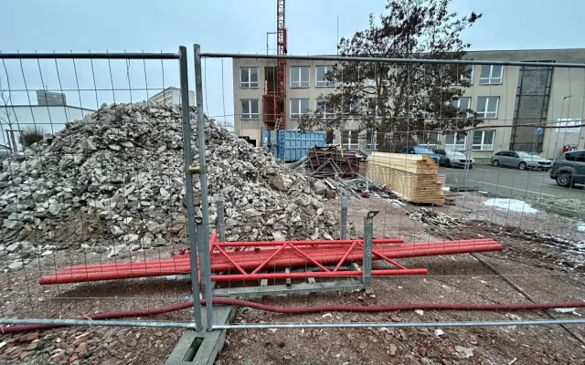 ZUŠ Střezina se možná už letos rozloučí se starou budovou. Modernizace pokračuje