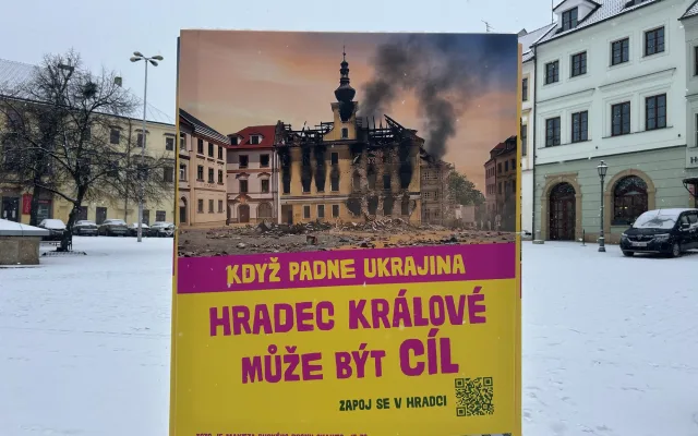 I Hradec Králové může být cíl, připomíná maketa dronu šáhid na Malém náměstí