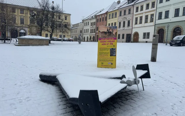 I Hradec Králové může být cíl, připomíná maketa dronu šáhid na Malém náměstí