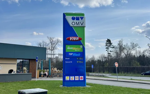 Na D11 stojí nafta přes 50 korun. Kde natankujete nejlevněji?