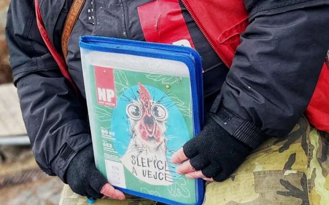 Z výšky sedmnácti metrů na dno, příběh prodejce Nového prostoru Tomáše dojímá