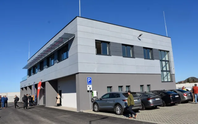 Každá minuta je zlatá. Nová základna v Roubousích zkrátí dojezdy záchranářů