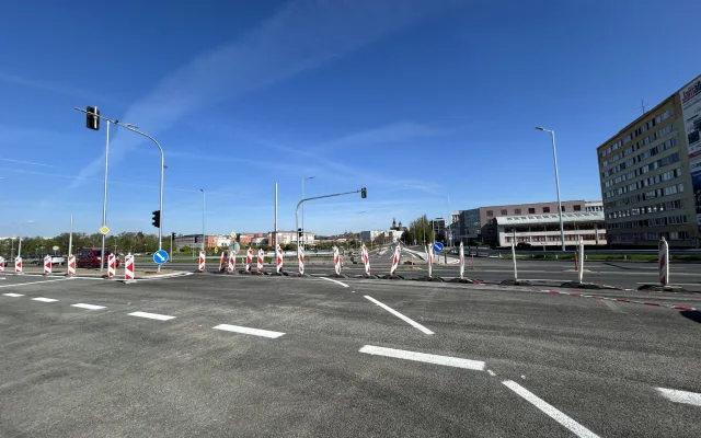 Zhotoviteli se podařilo práce urychlit o více než tři a půl měsíce oproti původnímu harmonogramu.