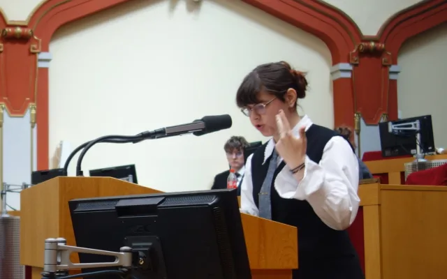 Hradec má debatní mistry. Studenti z Biskupského gymnázia vyhráli republiku