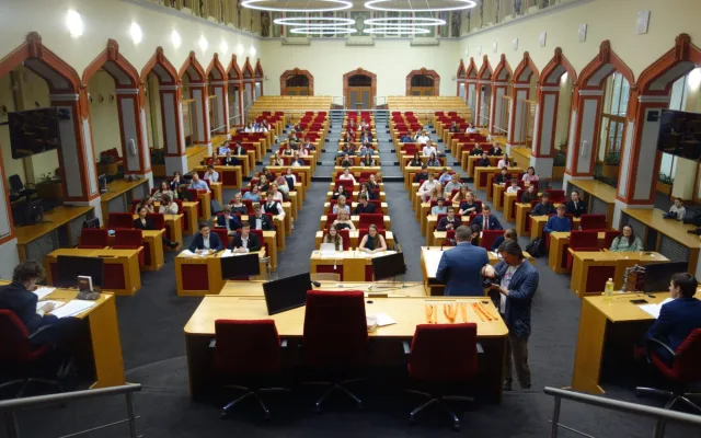 Hradec má debatní mistry. Studenti z Biskupského gymnázia vyhráli republiku